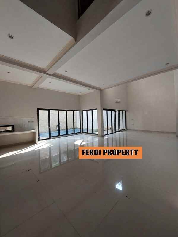 rumah mewah kolam renang pribadi kota wisata cibubur