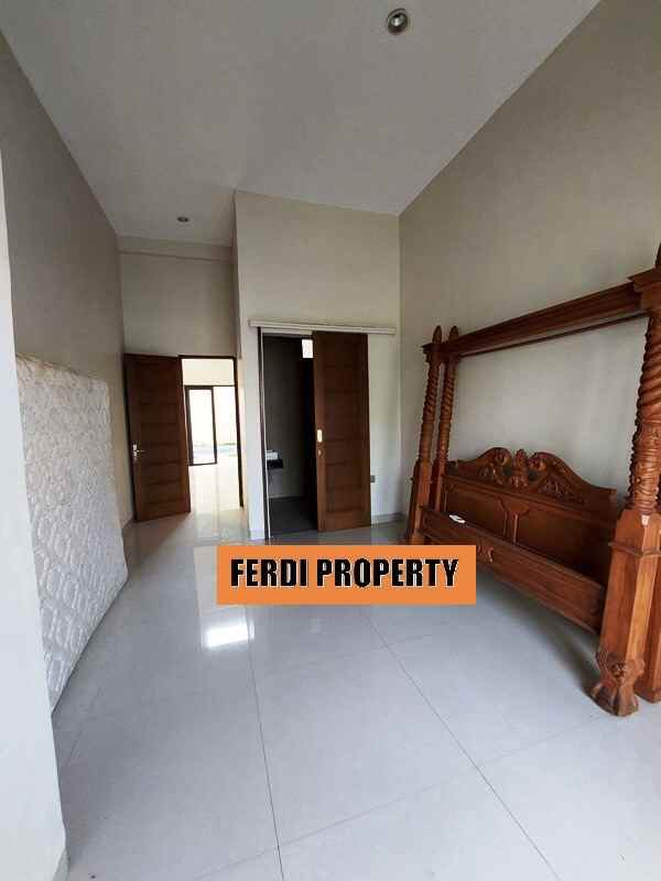 rumah mewah kolam renang pribadi kota wisata cibubur