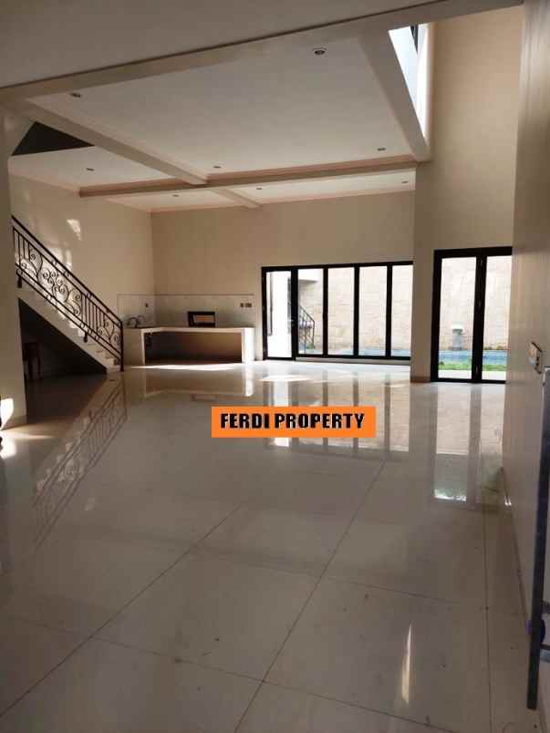 rumah mewah kolam renang pribadi kota wisata cibubur