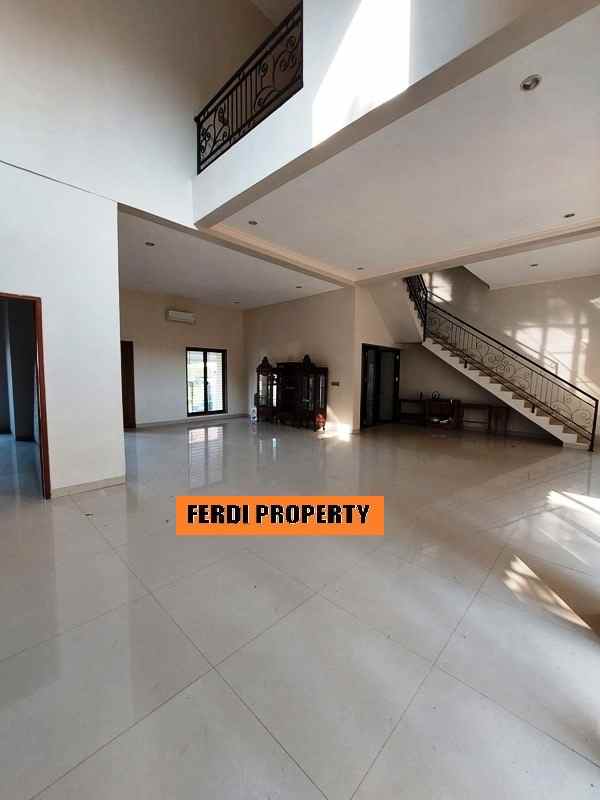 rumah mewah kolam renang pribadi kota wisata cibubur