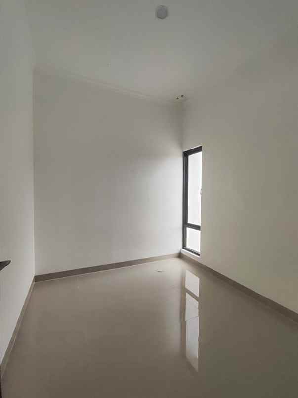 rumah minimalis dijalan utama area tapos depok