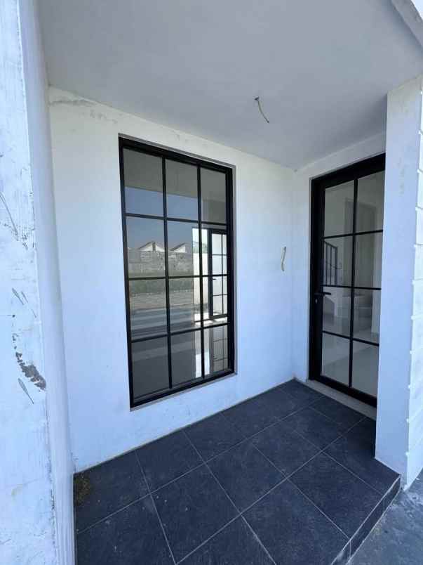 rumah modern 2 lantai lokasi di sukun malang