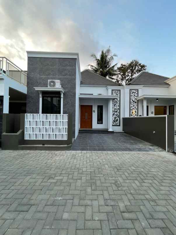 rumah modern klasik dekat rs akademik ugm