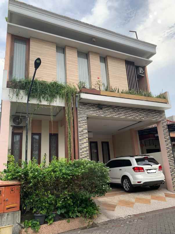 rumah modern minimalis di surabaya selatan dekat unesa