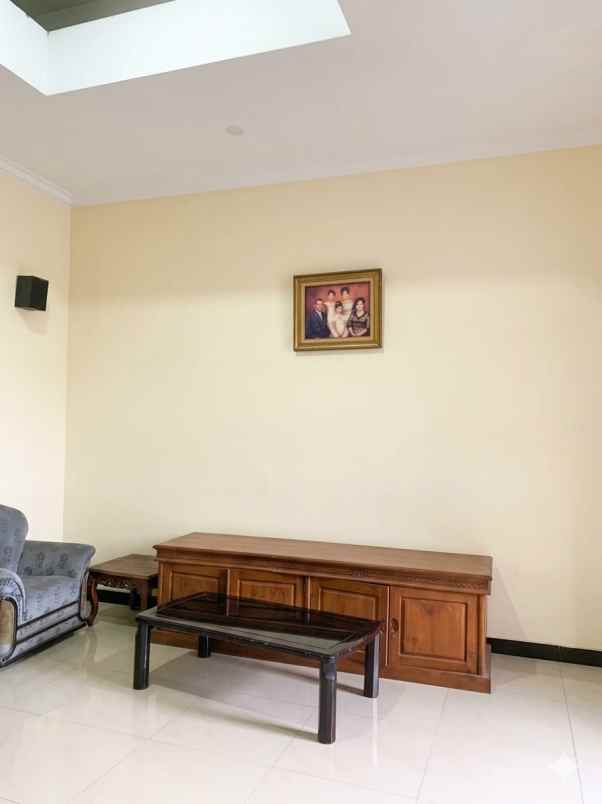 rumah modern minimalis di surabaya selatan dekat unesa
