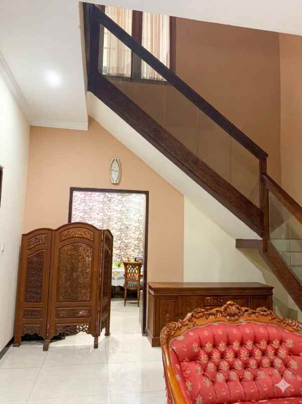 rumah modern minimalis di surabaya selatan dekat unesa