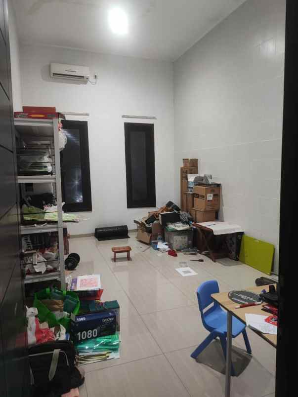 rumah mulyosari tengah strategis