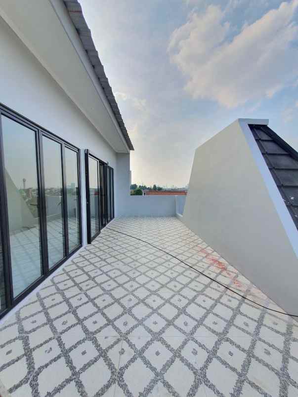 rumah premium townhouse 3lti pejaten pasar minggu