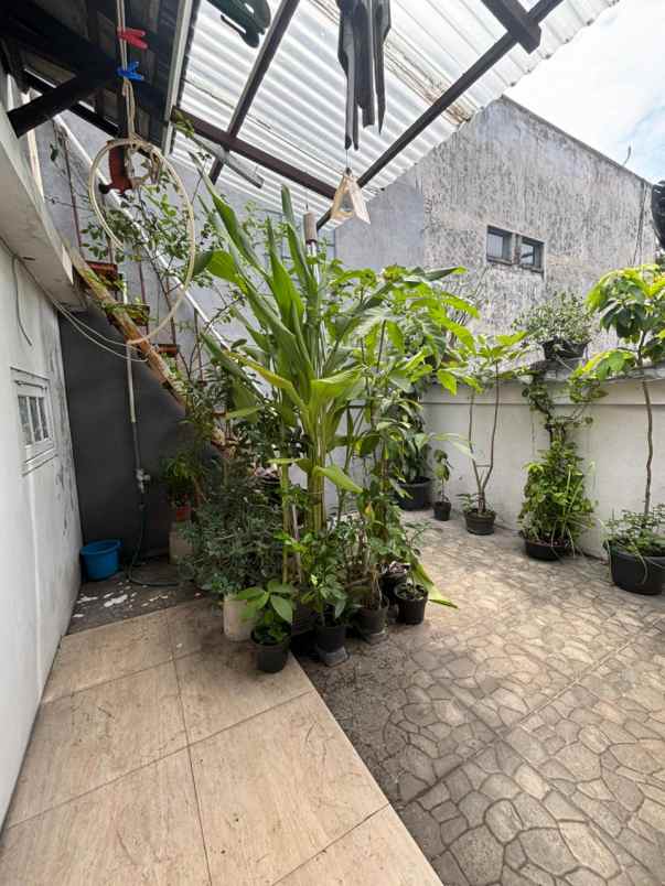 rumah pusat kota surabaya harga pinggir kota