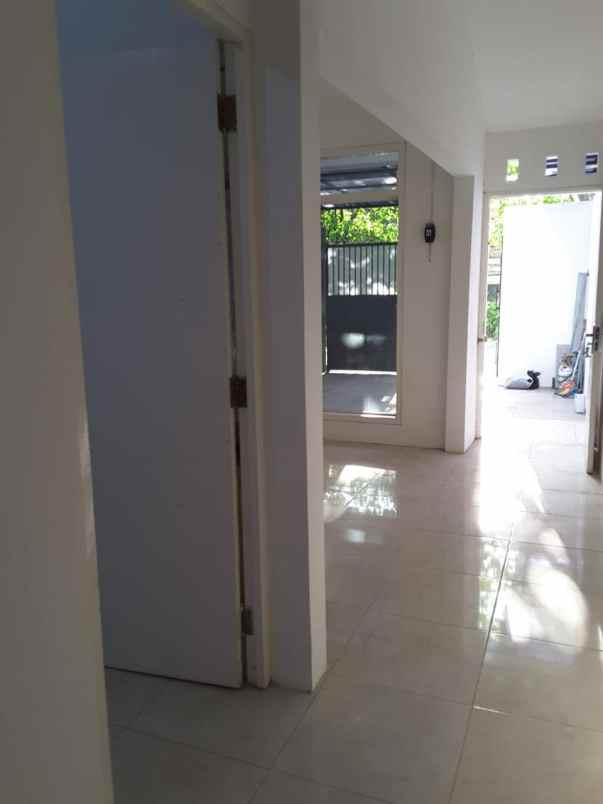 rumah pusat kota surabaya harga pinggir kota