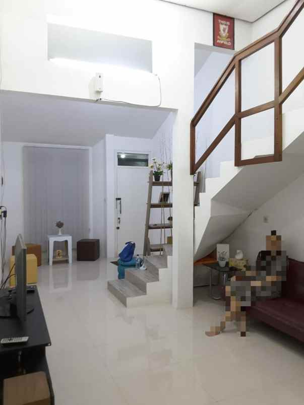 rumah pusat kota surabaya harga pinggir kota