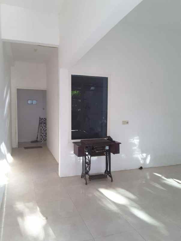 rumah pusat kota surabaya harga pinggir kota