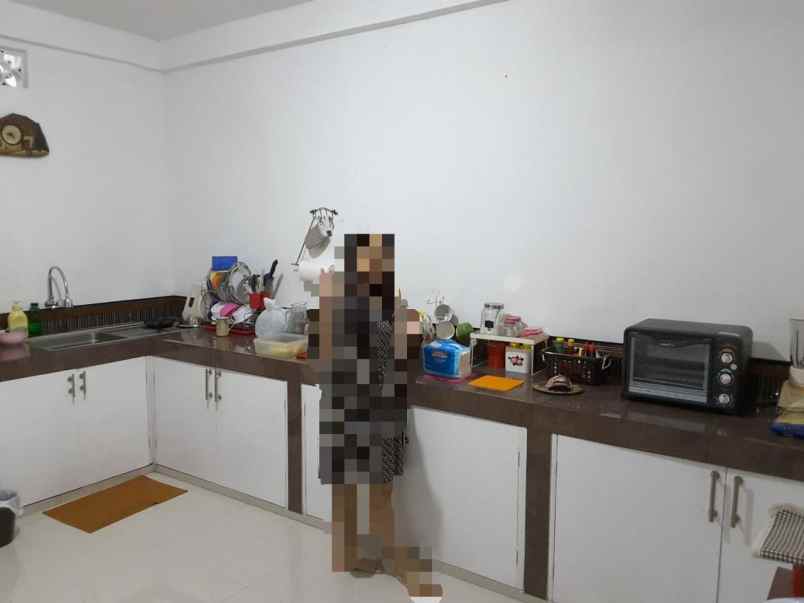 rumah pusat kota surabaya harga pinggir kota