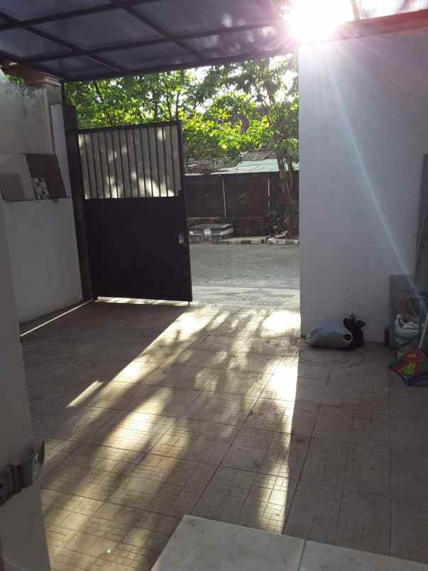 rumah pusat kota surabaya harga pinggir kota