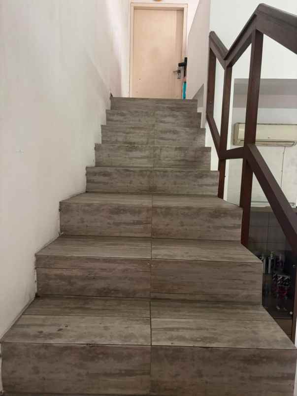 rumah pusat kota surabaya harga pinggir kota