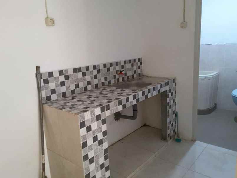 rumah pusat kota surabaya harga pinggir kota