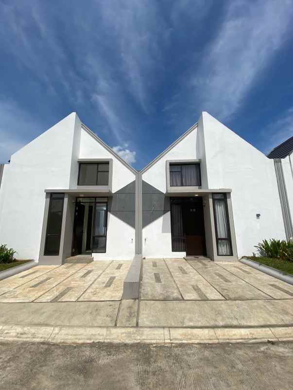 rumah rasa villa di area berkembang di citeureup bogor