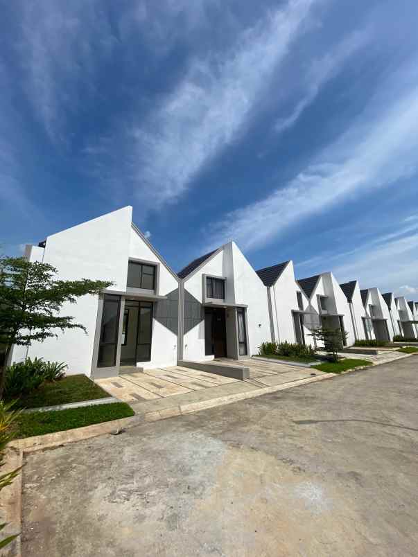 rumah rasa villa di area berkembang di citeureup bogor