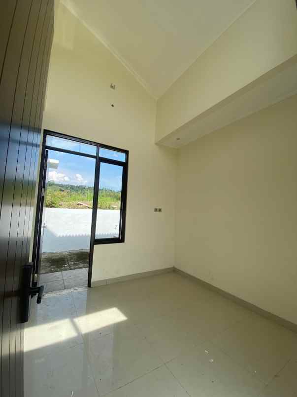 rumah rasa villa di area berkembang di citeureup bogor