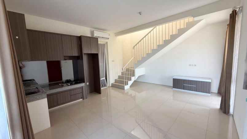 rumah royal residence 2 lantai