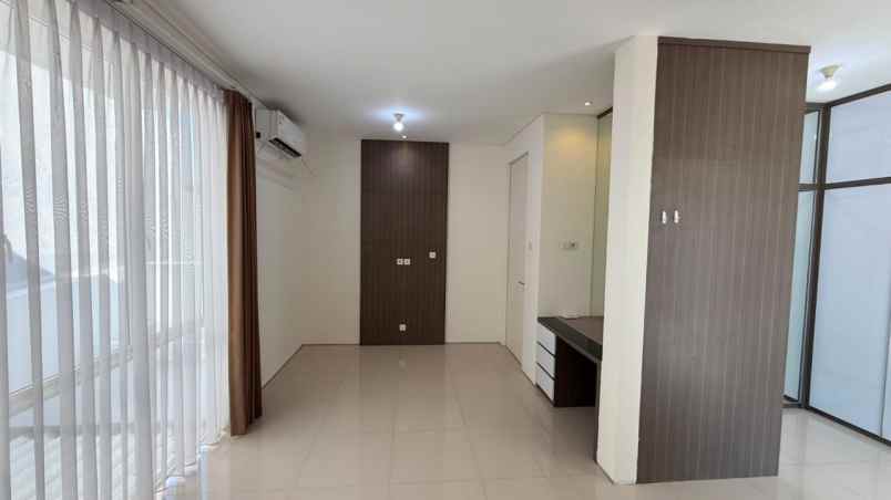 rumah royal residence 2 lantai