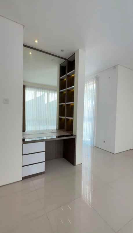 rumah royal residence 2 lantai