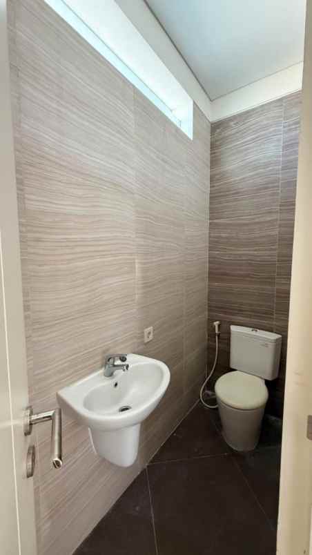 rumah royal residence 2 lantai