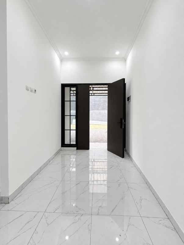 rumah scandinavian 2 lantai di cipayung jakarta timur