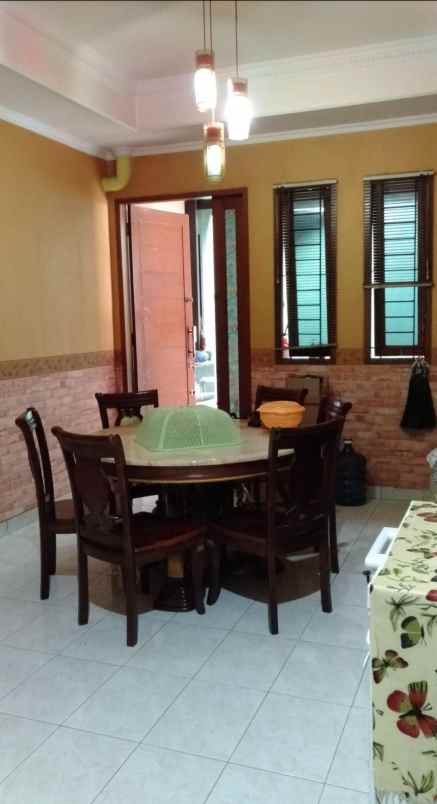 rumah second besar dan luas di cilandak jak sel