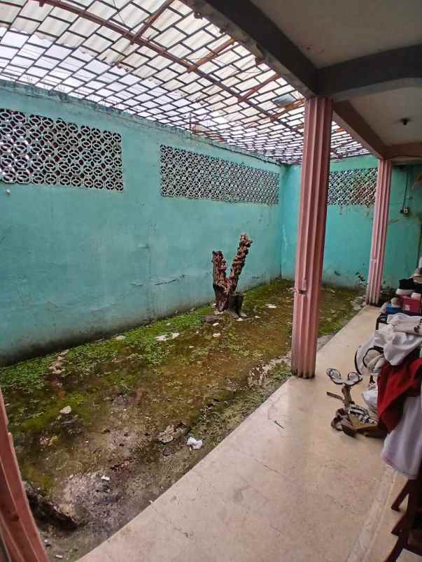 rumah second hook di perumnas depok utara