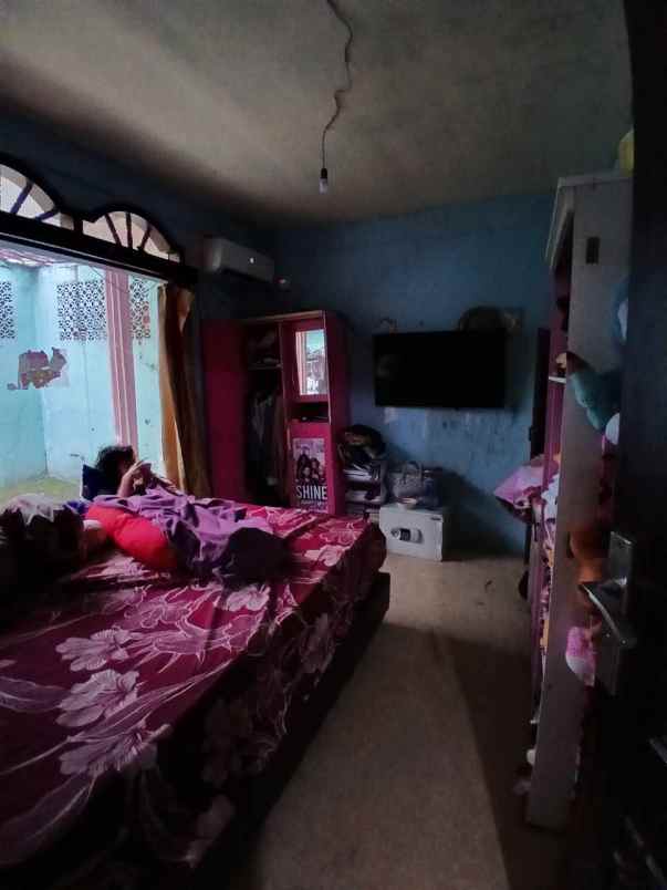 rumah second hook di perumnas depok utara