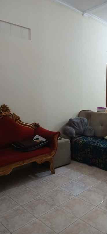 rumah second terawat strategis di mampang depok