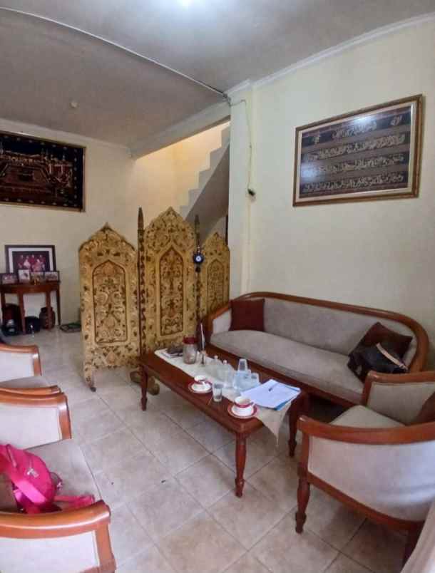 rumah second terawat strategis di mampang depok