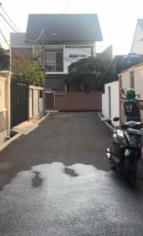 rumah secondary dalam komplek walikota jakarta barat