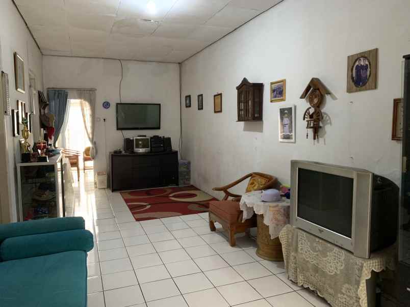 rumah semi furnished di sarijadi dekat ke pusat kota