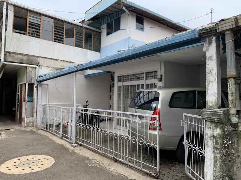 rumah semi furnished di sarijadi dekat ke pusat kota