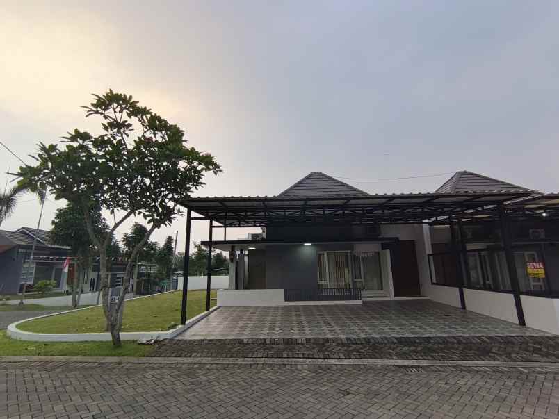 rumah shm asri hook dekat taman bsb village semarang