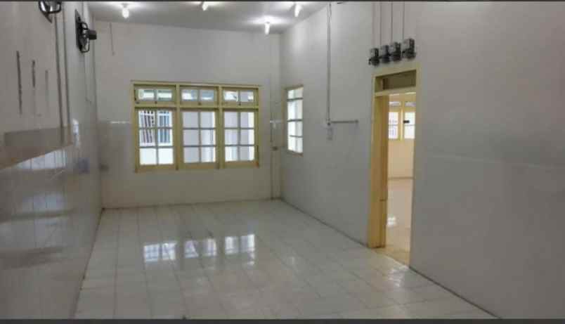 rumah siap huni baru direnov di surabaya barat