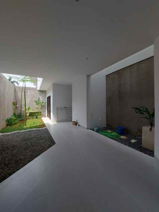 rumah siap huni di kemang timur jakarta selatan