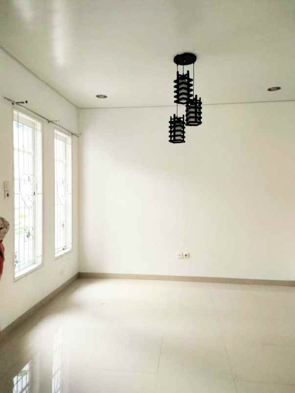 rumah siap huni di legenda wisata cibubur