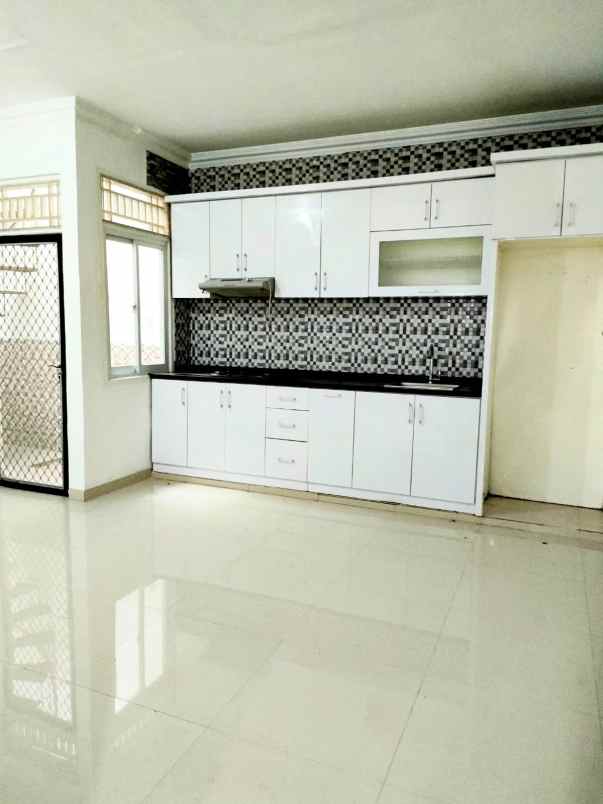 rumah siap huni di legenda wisata cibubur