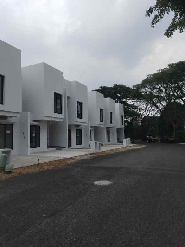 rumah siap huni lokasi dekat bintaro bsd