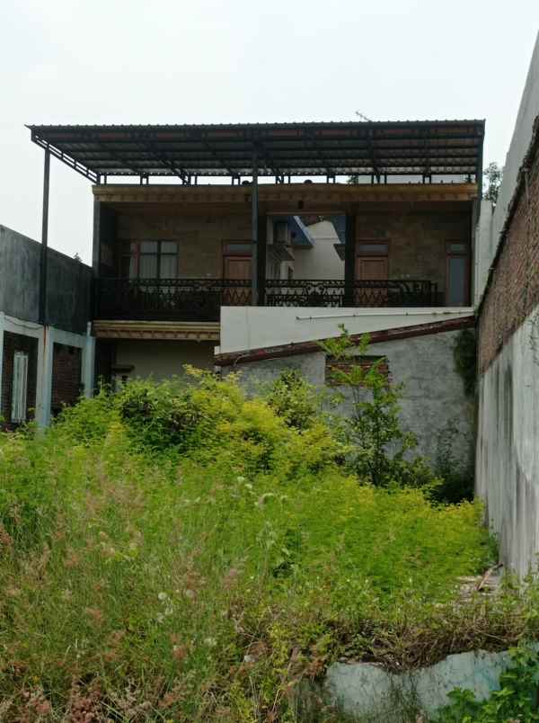 rumah strategis 2 lantai wahidin shm jalan utama