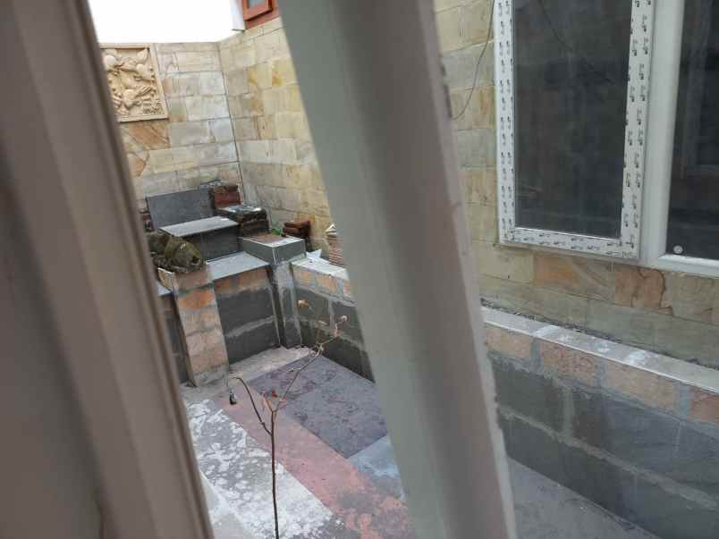 rumah strategis 2 lantai wahidin shm jalan utama