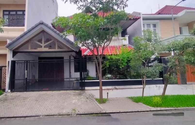 rumah strategis jalan kembar sutorejo