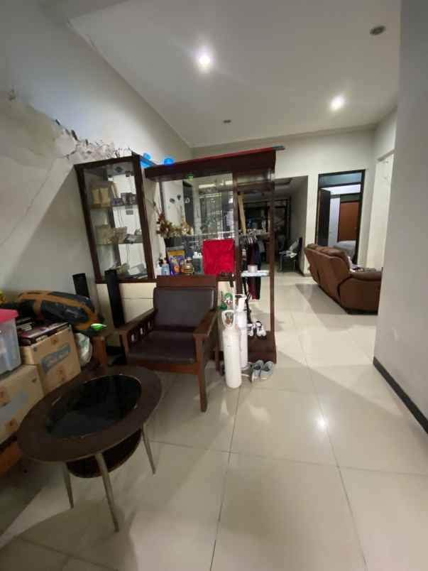 rumah sutorejo utara strategis