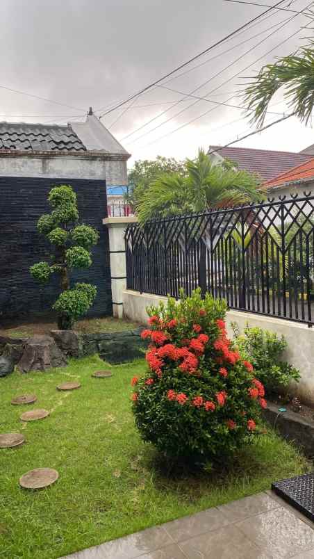 rumah sutorejo utara strategis