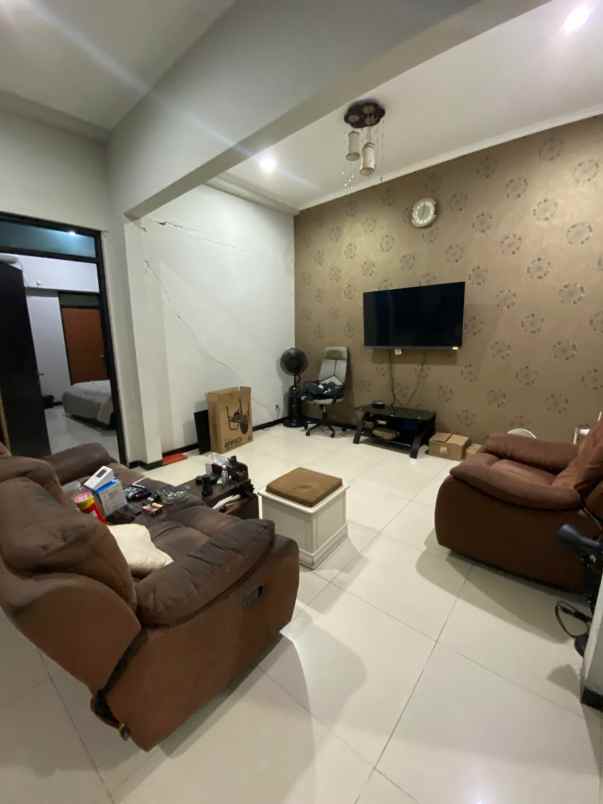 rumah sutorejo utara strategis