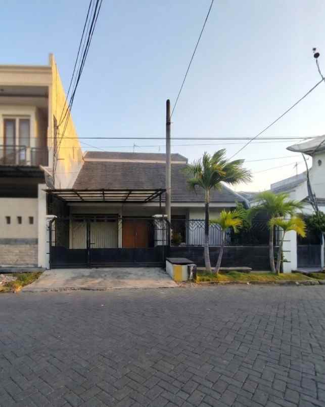 rumah sutorejo utara strategis