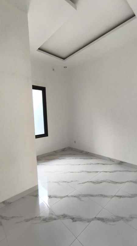 rumah tenggilis surabaya strategis